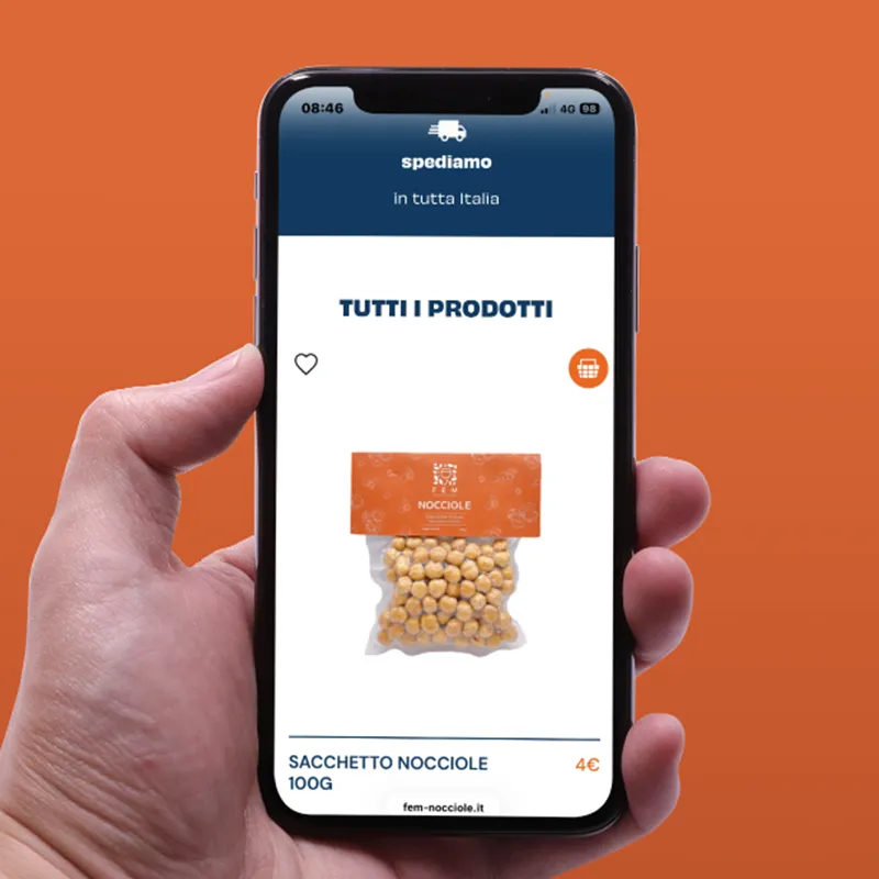 immagine dell'e-commerce di fem nocciole su telefono